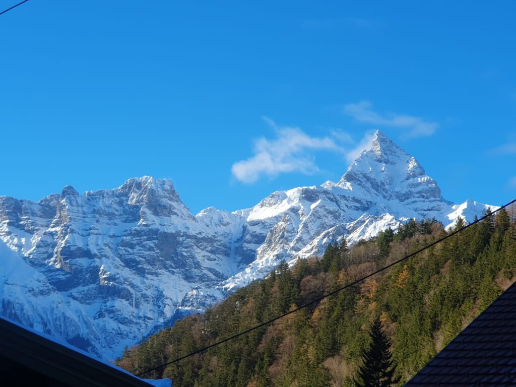 Vous habitez à Genève ? Découvrez des mini défis énergie simples et concrets pour réduire votre facture d’électricité et de chauffage en seulement 30 jours.